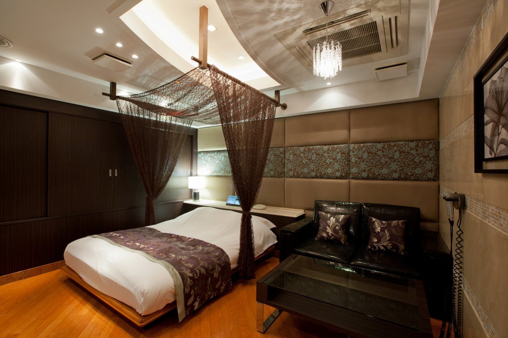 What Are Japanese Love Hotels Like Inside? TAKE A Look at Room Facilities!